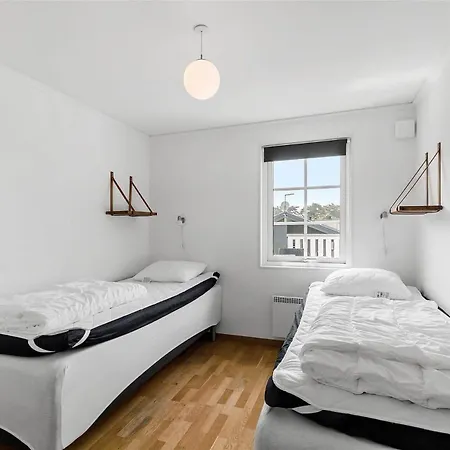 1460-aakirkeby-holsteroddevej-3 Holiday home Vester Somarken