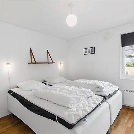 1460-aakirkeby-holsteroddevej-3 *