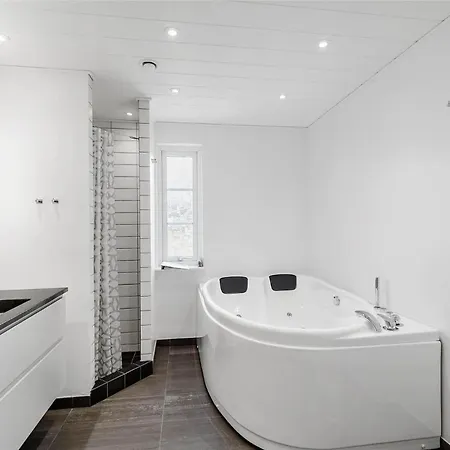 1460-aakirkeby-holsteroddevej-3 Holiday home *